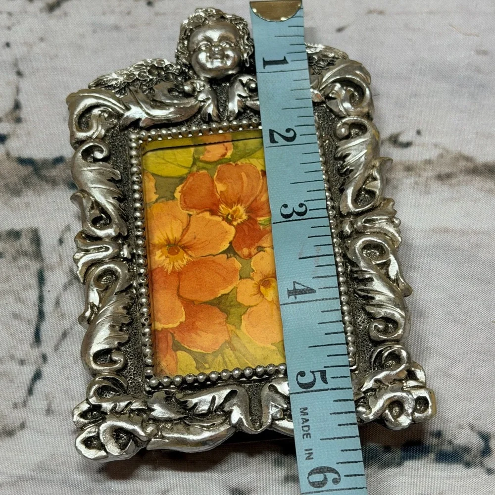 Ornate Silver‎ Picture Frame with scrolling Art cherub detail 3x5”